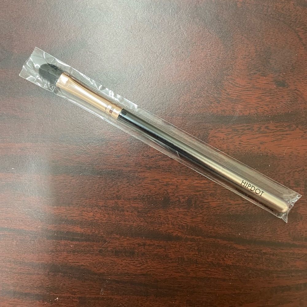 NWT Hipdot Precise Brush